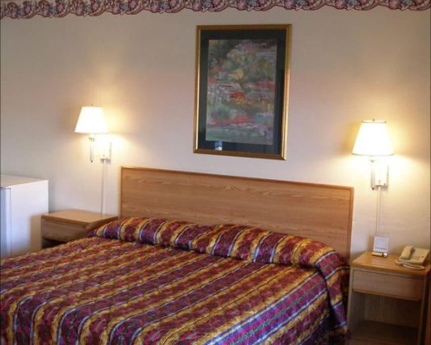 Red Carpet Inn Starke Room photo